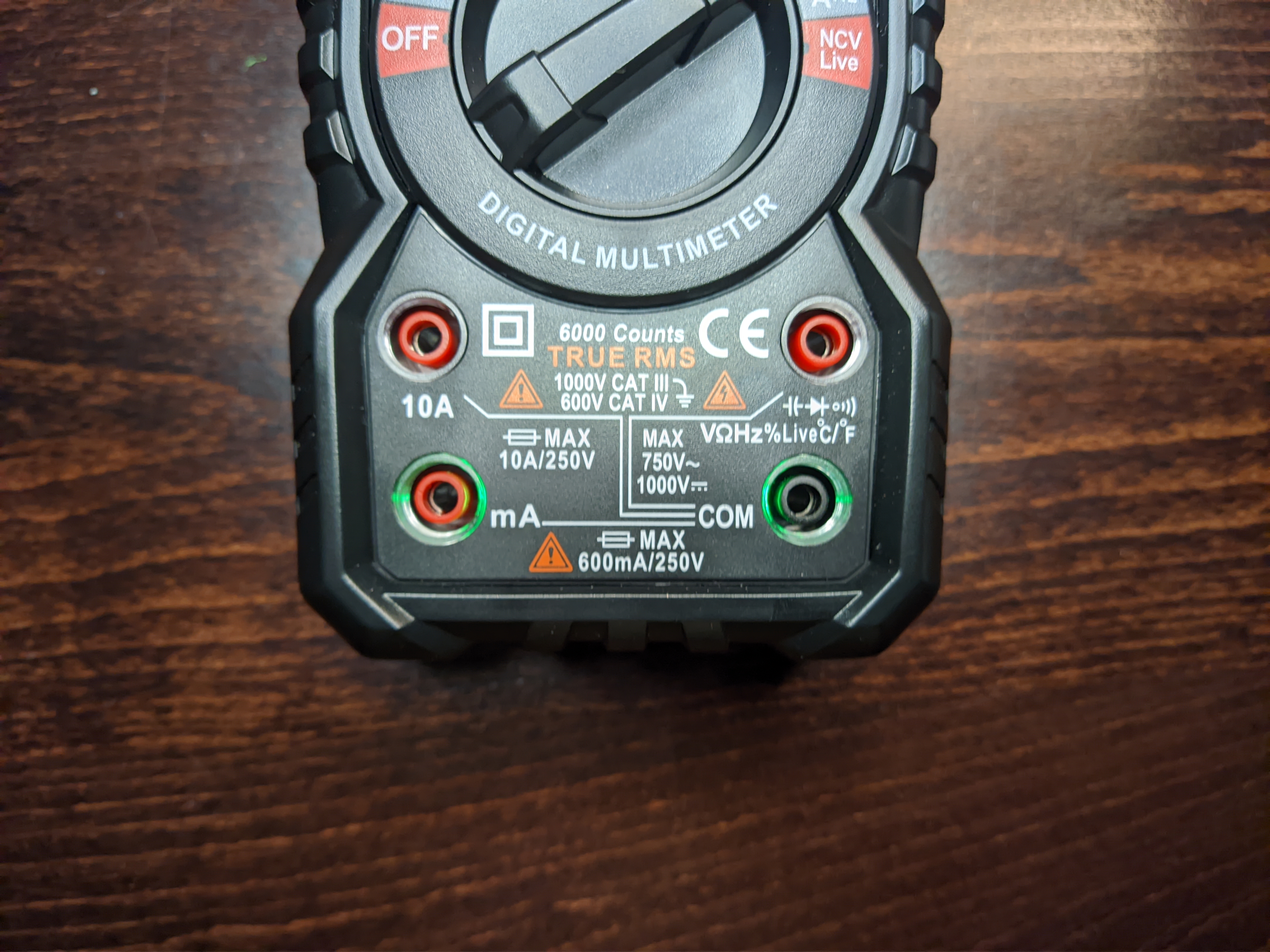 Multimeter showing you which plug to use